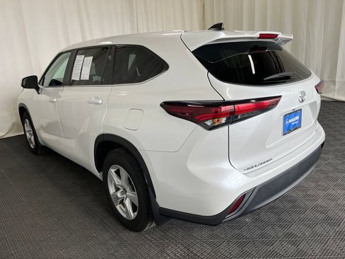 Used 2024 Toyota Highlander LE FWD image 29