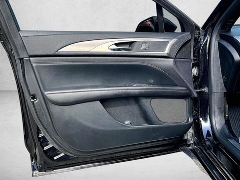 Used 2020 Lincoln MKZ FWD image 18