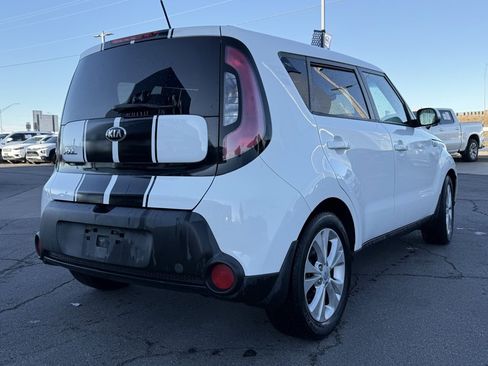 Used 2015 Kia Soul + image 8