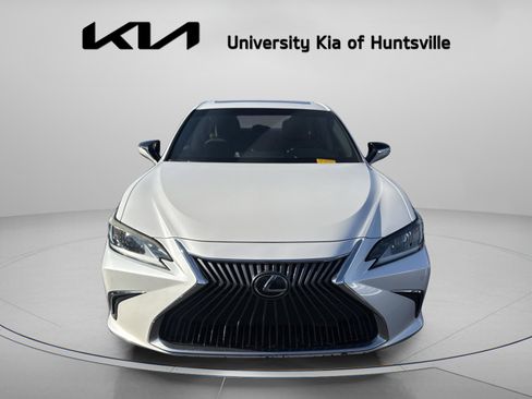 Used 2019 Lexus ES 350 F Sport image 2