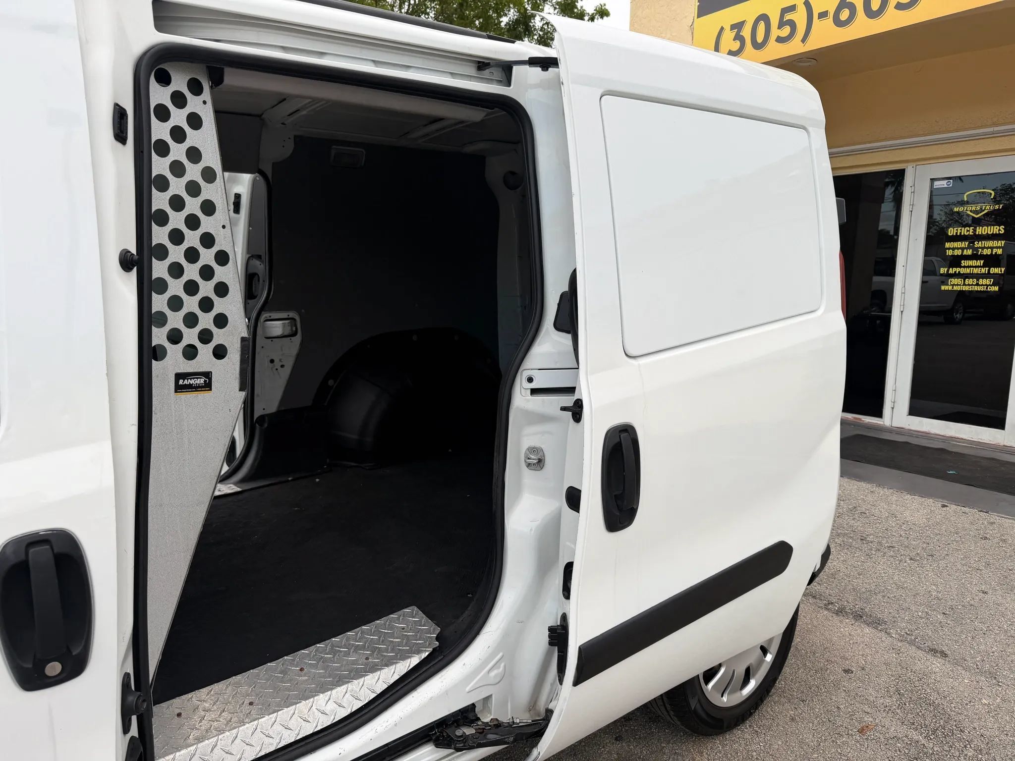 Used 2021 RAM ProMaster City Tradesman SLT FWD image 4