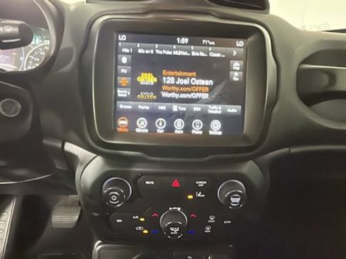 Used 2023 Jeep Renegade Latitude AWD/4WD image 23