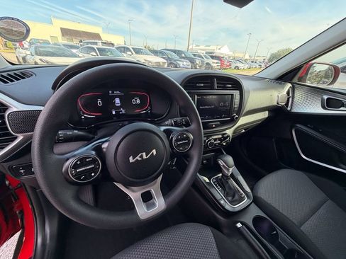 Used 2024 Kia Soul LX w/ Option Group 015 FWD image 19