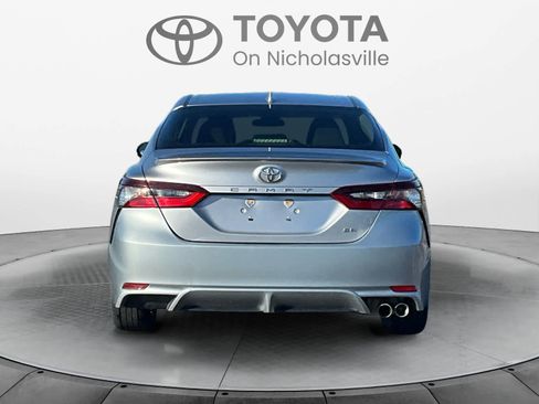 Used 2021 Toyota Camry SE FWD image 4