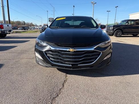 Used 2021 Chevrolet Malibu LT FWD image 2