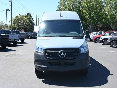 Used 2019 Mercedes-Benz Sprinter 144 image 7