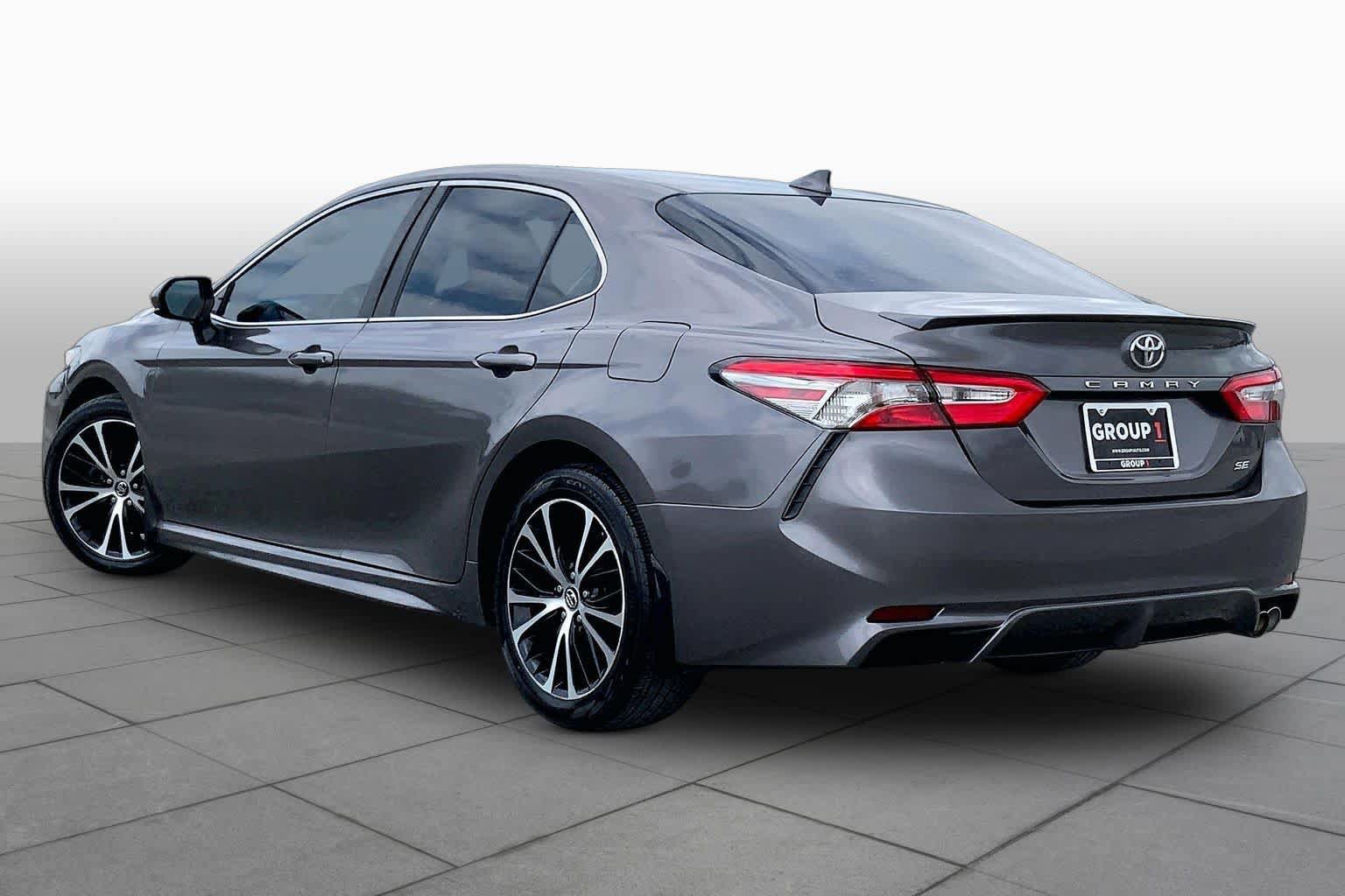 Used 2019 Toyota Camry SE FWD image 12