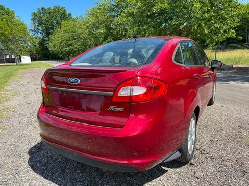 Used 2013 Ford Fiesta SE FWD image 4
