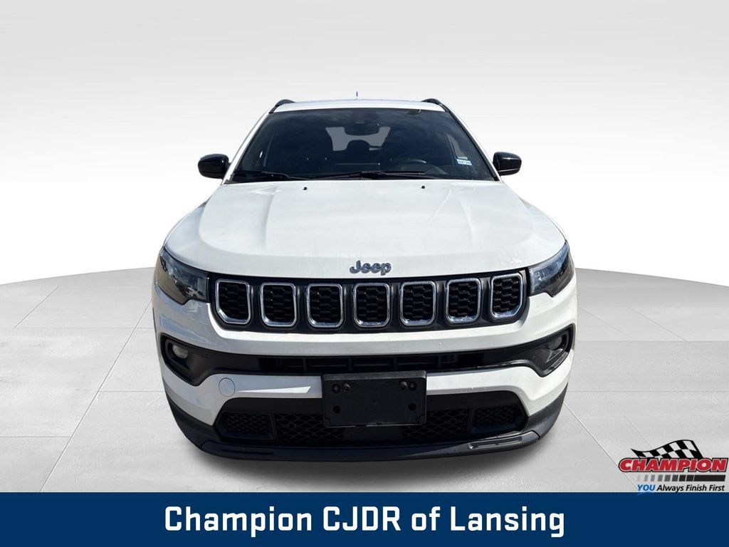 Used 2024 Jeep Compass Latitude AWD/4WD image 11