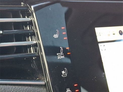 Used 2022 Jeep Wagoneer Series III w/ Premium Group I image 27