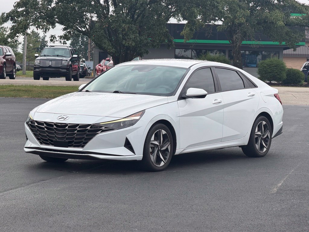 Used 2023 Hyundai Elantra SEL w/ Convenience Package FWD image 3