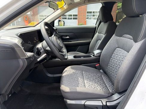 Used 2025 Nissan Kicks SV AWD/4WD image 16