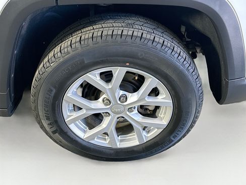 Used 2023 Jeep Grand Cherokee Limited AWD/4WD image 11