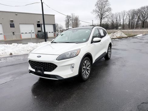 Used 2020 Ford Escape Titanium image 5