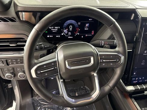 Used 2025 GMC Yukon XL Denali AWD/4WD image 39