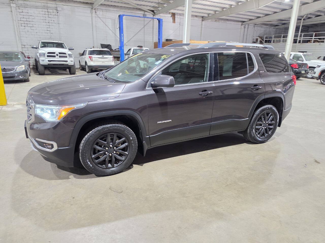 Used 2019 GMC Acadia SLT AWD/4WD image 3