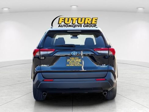 Certified 2021 Toyota RAV4 LE AWD/4WD image 6