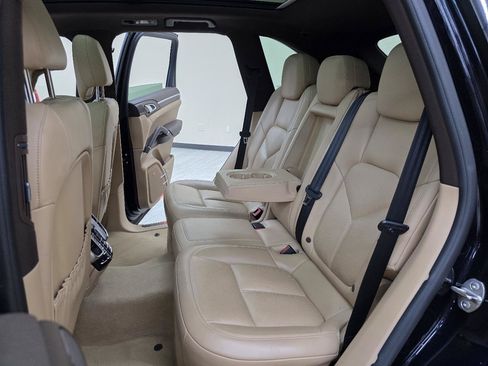 Used 2016 Porsche Cayenne AWD/4WD image 27