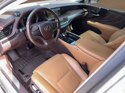 Used 2018 Lexus LS 500 w/ Accessory Package (Z2) RWD image 10
