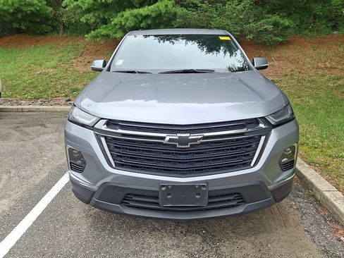 Used 2023 Chevrolet Traverse LT FWD image 2