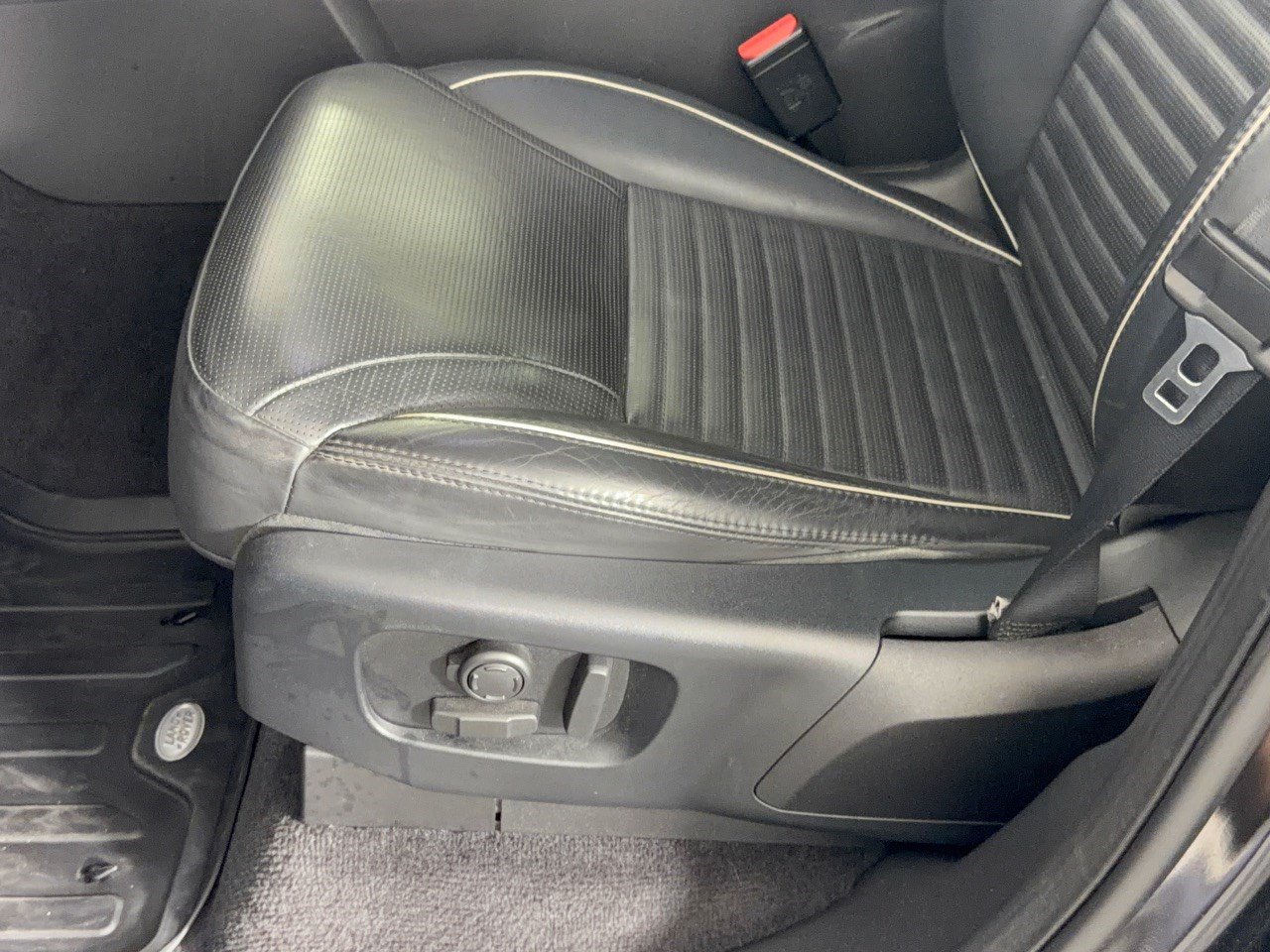Used 2019 Land Rover Discovery HSE AWD/4WD image 16