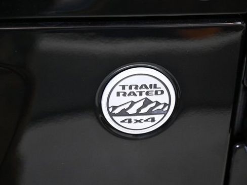 Used 2020 Jeep Wrangler Unlimited Sahara image 11