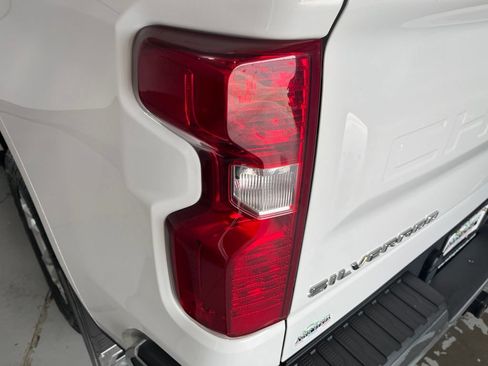 Used 2023 Chevrolet Silverado 1500 LT AWD/4WD image 43