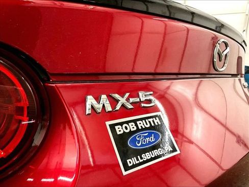 Used 2022 MAZDA MX-5 Miata Club RWD image 13