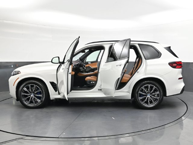 Used 2024 BMW X5 xDrive40i w/ M Sport Package AWD/4WD image 40