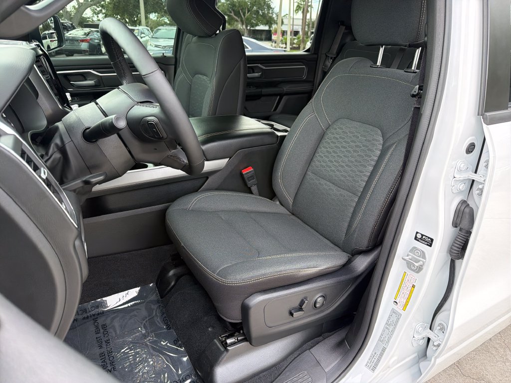 Used 2025 RAM 1500 Big Horn AWD/4WD image 32