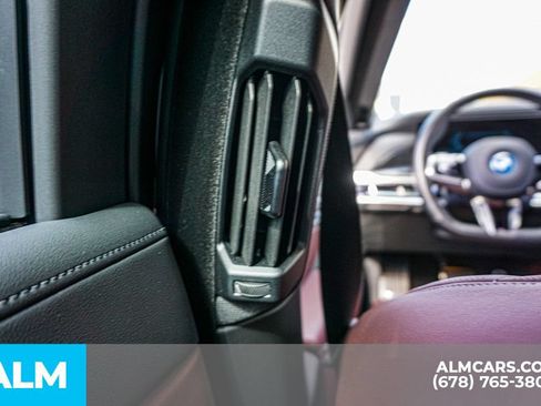 Used 2025 BMW i7 eDrive50 w/ M Sport Package RWD image 32