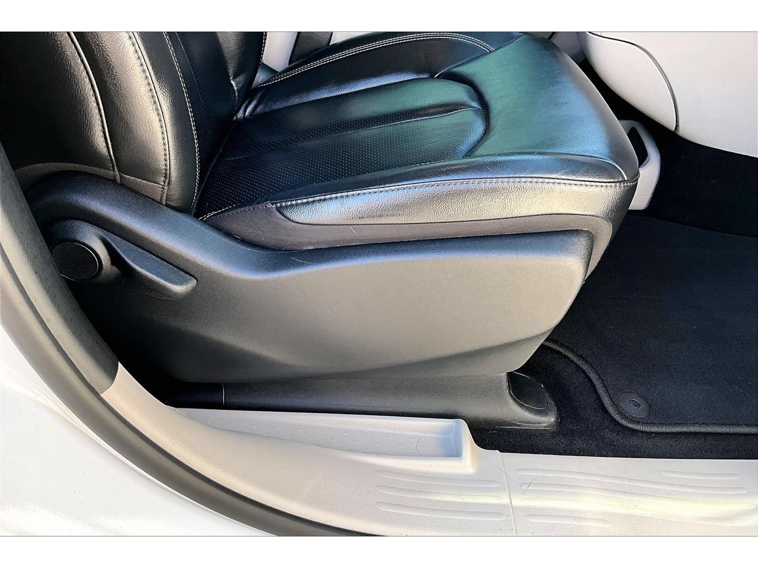 Certified 2022 Chrysler Pacifica Touring-L FWD image 51