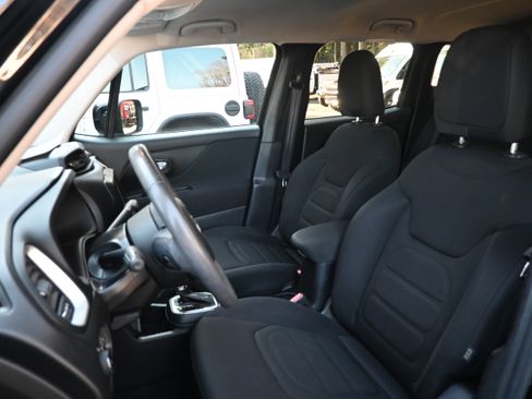 Used 2020 Jeep Renegade Latitude image 6