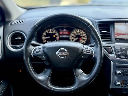 Used 2018 Nissan Pathfinder SL w/ Midnight Edition Package FWD image 20