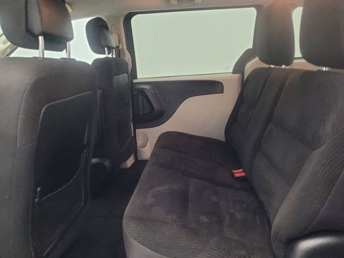 Used 2018 Dodge Grand Caravan SE FWD image 18