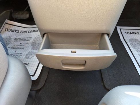Used 2010 Kia Sedona LX FWD image 27