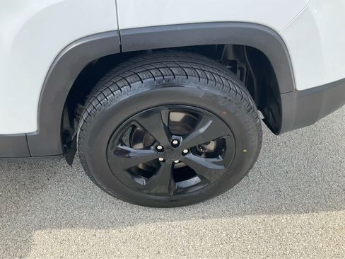 Used 2020 Jeep Cherokee Latitude Plus AWD/4WD image 18