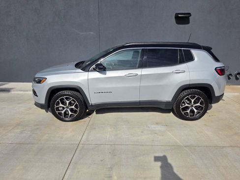 Used 2025 Jeep Compass Limited image 7