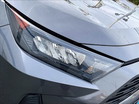 Used 2021 Toyota RAV4 LE image 31