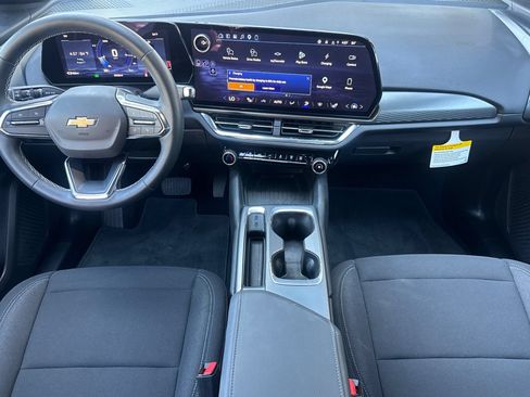 Used 2026 Chevrolet Equinox EV LT w/ Comfort Package AWD/4WD image 16