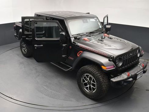 Used 2024 Jeep Gladiator Rubicon w/ Technology Group AWD/4WD image 28