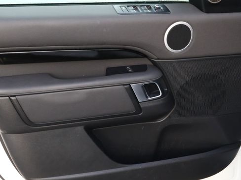 Used 2020 Land Rover Discovery SE image 14