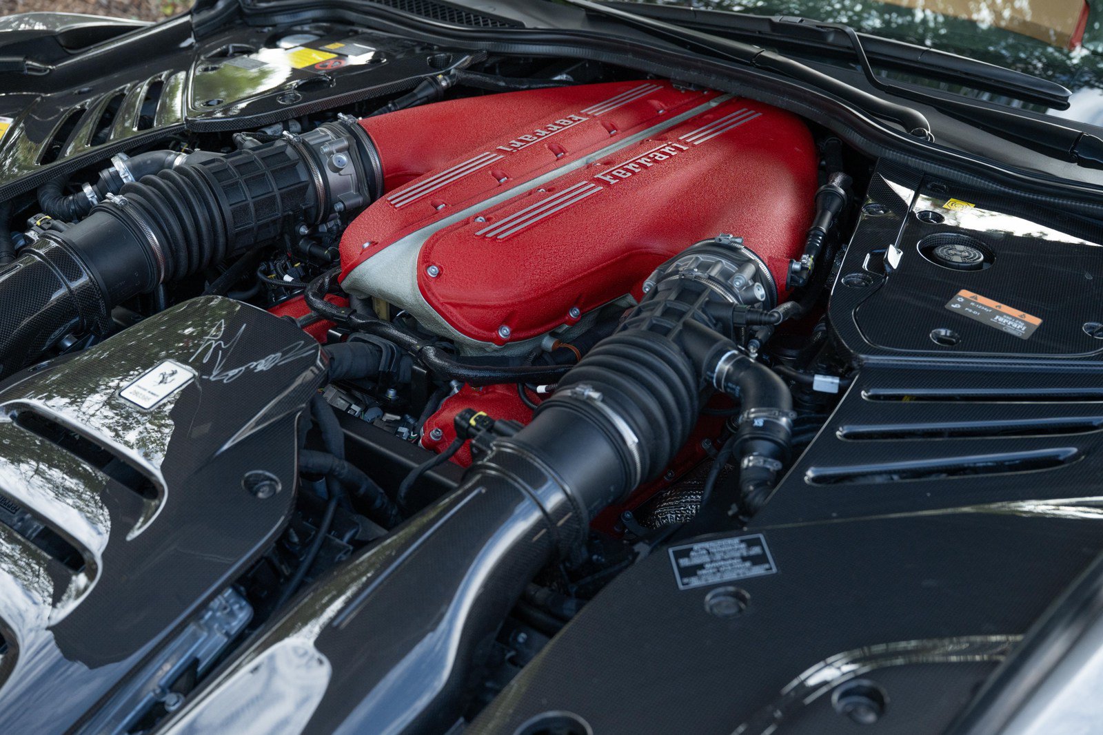 Used 2022 Ferrari 812 Competizione RWD image 17