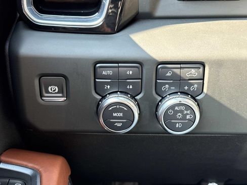 Used 2025 GMC Sierra 2500 Denali Ultimate AWD/4WD image 14