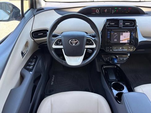 Used 2017 Toyota Prius Four FWD image 13