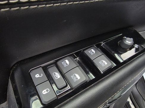 Used 2023 Jeep Wagoneer L Series III w/ Premium Group I image 12