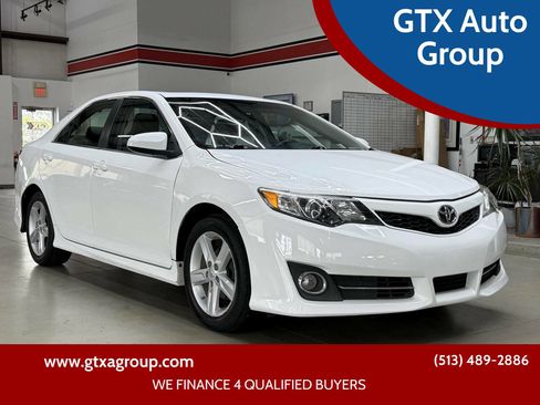 Used 2014 Toyota Camry SE w/ Moonroof Package FWD image 1
