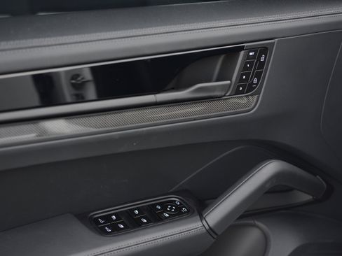 Certified 2026 Porsche Cayenne GTS AWD/4WD image 12