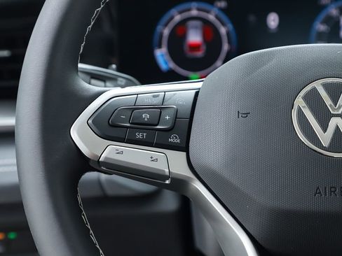 New 2025 Volkswagen Tiguan SE image 21