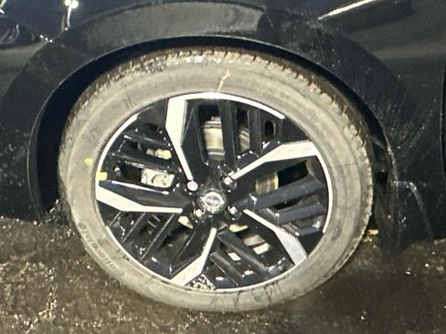 New 2025 Nissan Versa SR w/ Trunk Package image 10